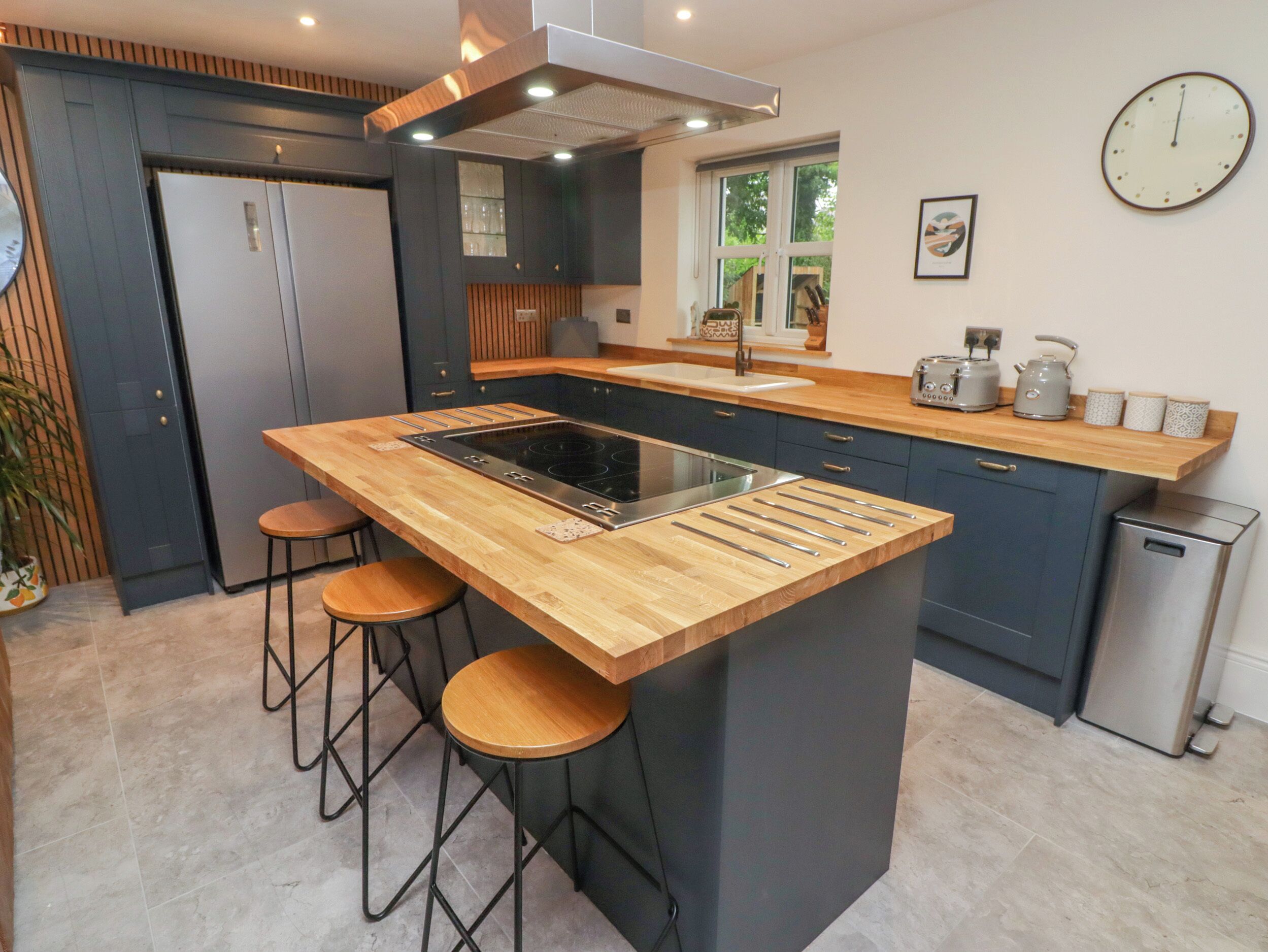 冰箱、洗碗机、电热水壶、烤面包机