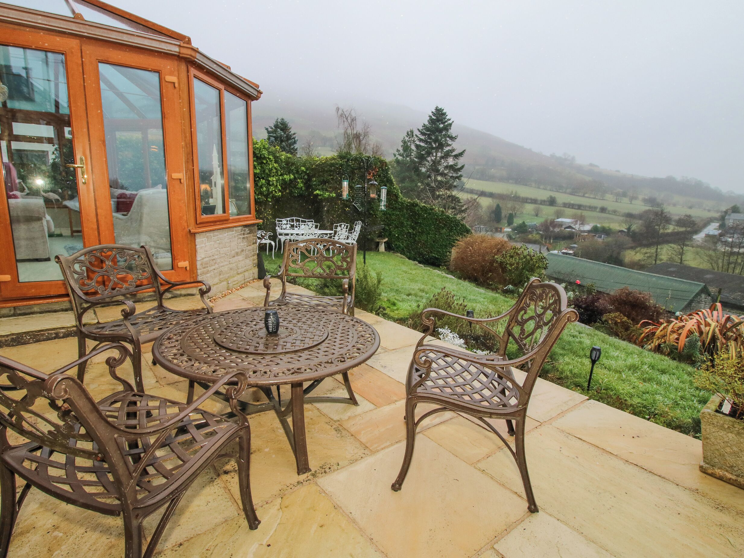 تناول الطعام بالخارج