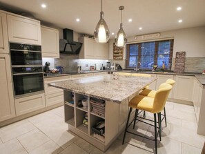 Cookware/dishes/utensils