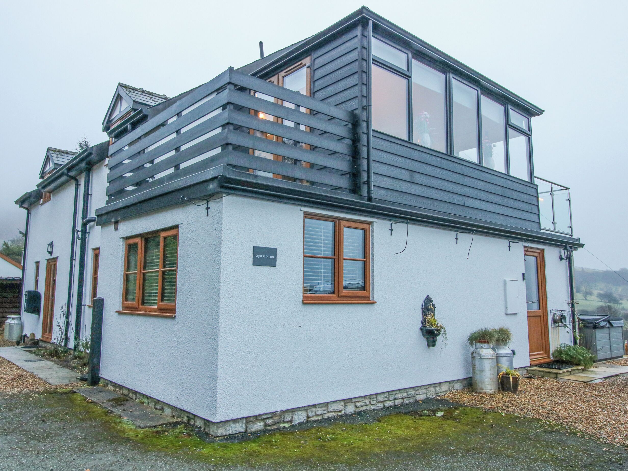 المنشأة من الخارج