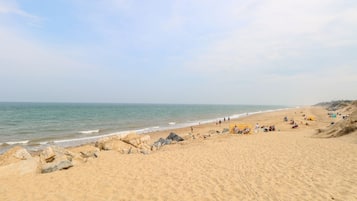 Gần bãi biển