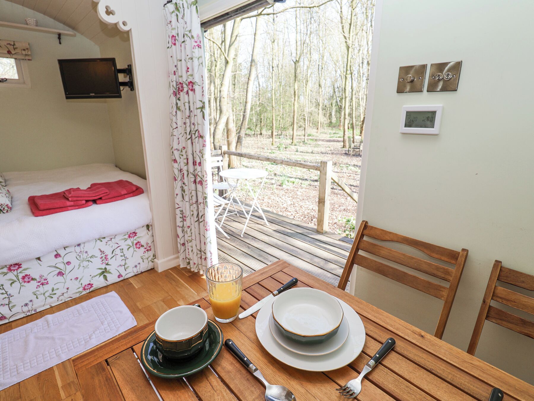 1 bedroom, individually decorated, individually furnished