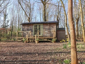 Exterior - Woodlands Retreat Shepherd's Hut (Woodbridge)