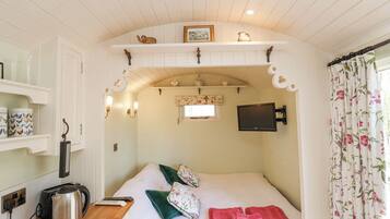 1 bedroom, individually decorated, individually furnished