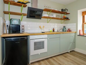 Dishwasher, cookware/dishes/utensils - Claire's Cottage (Bangor)