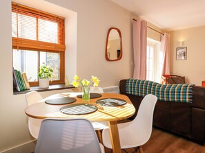 Dining - Claire's Cottage (Bangor)