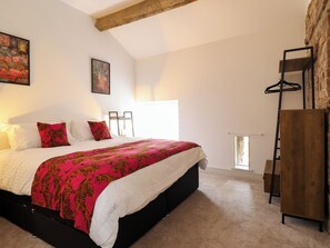 4 bedrooms, individually decorated, individually furnished, free WiFi - Threshers Barn (Oswestry)