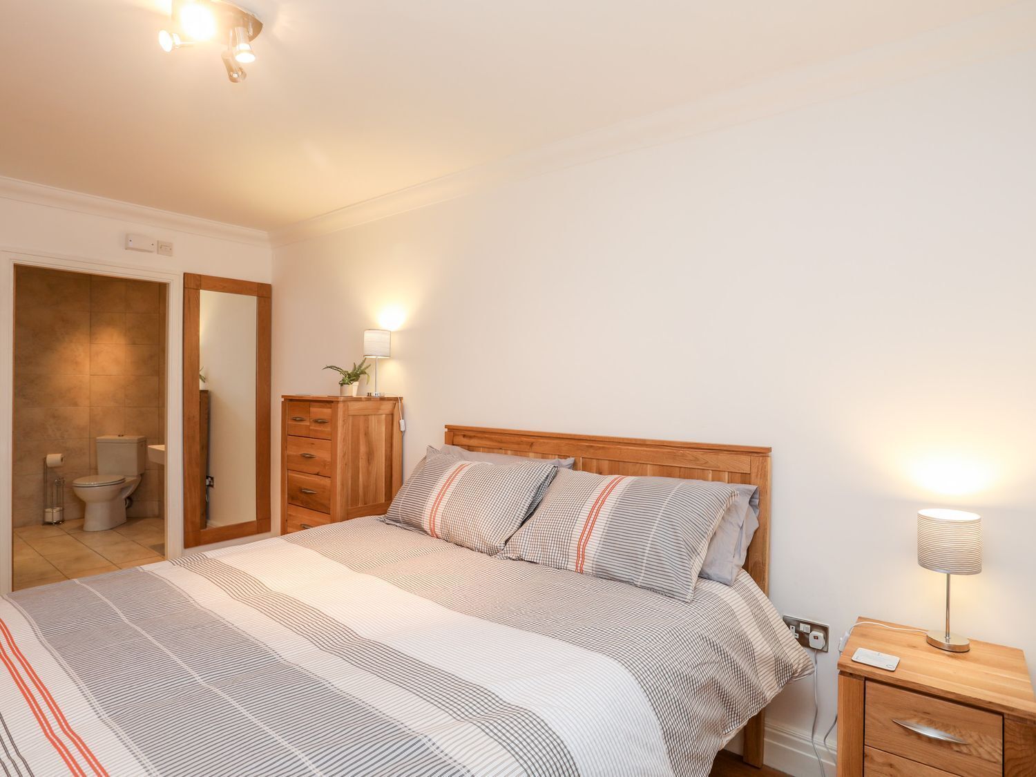 2 bedrooms, individually decorated, individually furnished, free WiFi