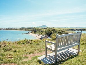 Beach nearby - Coastal Retreat (Pwllheli)