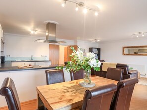 Dining - Coastal Retreat (Pwllheli)