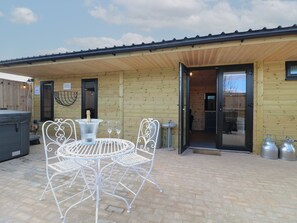 Outdoor dining - The Parlour (Derby)