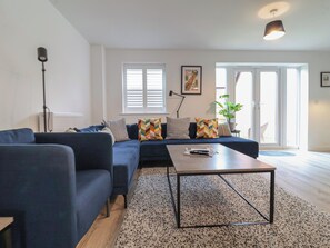 Living area - Inishnee House (Ipswich)