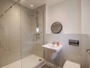 Shower - Inishnee House (Ipswich)