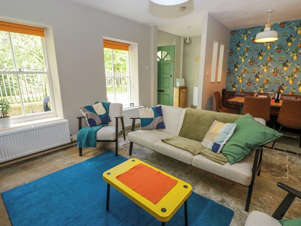 Living area - Top House (Buxton)