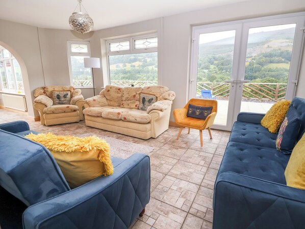 Living area - The Willows (Llangollen)