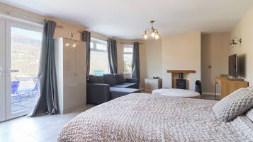 4 bedrooms, individually decorated, individually furnished, free WiFi