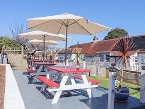 Outdoor dining - Flat 1, Big Tree Holiday Flats (Paignton)