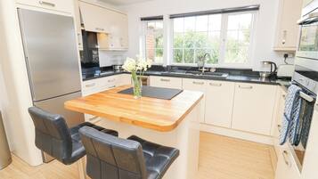 Fridge, microwave, toaster, cookware/dishes/utensils