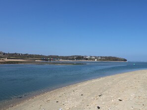 Beach nearby - Bay Cottage (Bembridge)