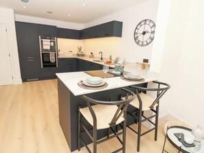 Lava-louças, talheres/pratos/utensílios de cozinha