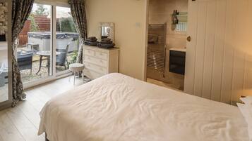 1 bedroom, individually decorated, individually furnished, free WiFi