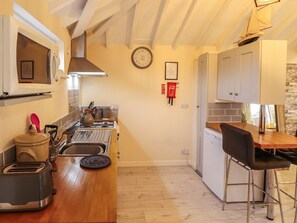 Batterie de cuisine, vaisselle et ustensiles