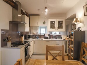 Réfrigérateur, lave-vaisselle, bouilloire électrique, grille-pain