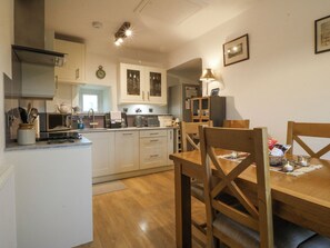 Fridge, dishwasher, electric kettle, toaster - Penrallt (Betws-Y-Coed)