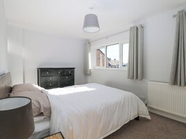 2 bedrooms, individually decorated, individually furnished, free WiFi