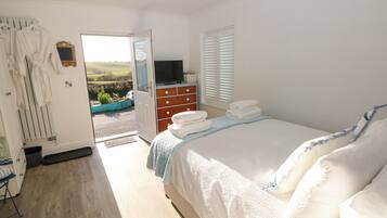 1 bedroom, individually decorated, individually furnished, free WiFi