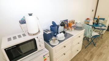 Utensilis de cuina, vaixella i coberteria