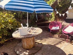 Outdoor dining - Cockle Bay Cottage (Morecambe)