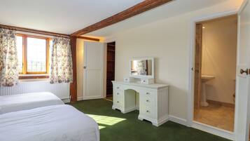 4 bedrooms, individually decorated, individually furnished, free WiFi