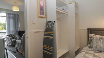 1 bilik tidur, dihias secara berasingan