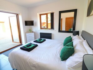 Cottage | 2 bedrooms, individually decorated, individually furnished, free WiFi - The Green Monkey (Lincoln)