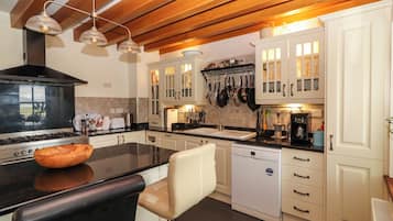 Dishwasher, cookware/dishes/utensils