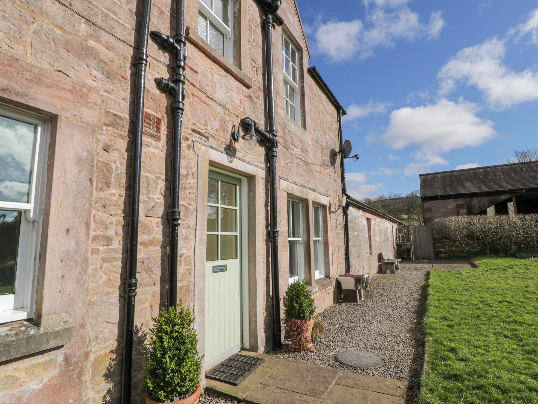 المنشأة من الخارج