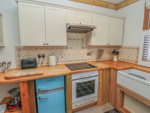 Cottage | Cuisine privée | Batterie de cuisine, vaisselle et ustensiles