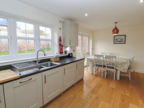 Oppvaskmaskin og kjøkkenutstyr