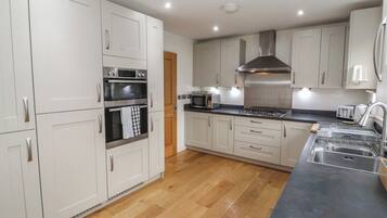 Dishwasher, cookware/dishes/utensils