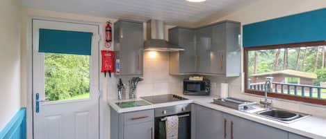 Refrigerador, lavavajillas, tetera/pava eléctrica, tostadora