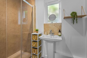 Shower - Seascape (Torpoint)