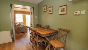 Dining - The Suite (Thornhill)