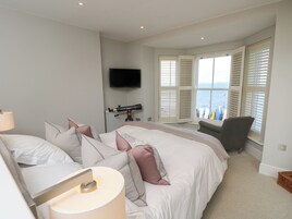 4 habitaciones, decoración personalizada y muebles diferentes 