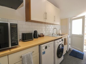 Dishwasher, cookware/dishes/utensils - West Morton Suite (Thornhill)