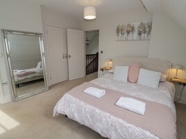 3 bedrooms, individually decorated, individually furnished, free WiFi