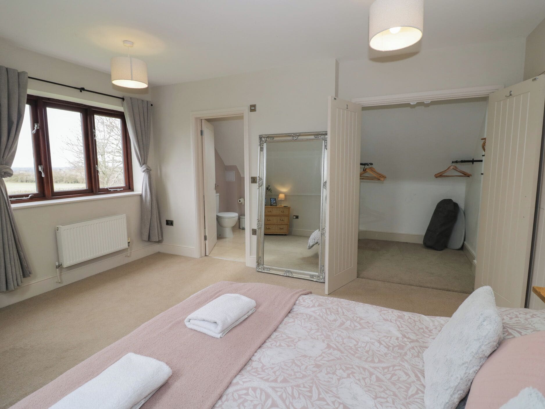 3 bedrooms, individually decorated, individually furnished, free WiFi