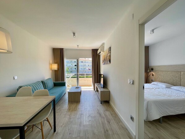 Appartement Classique, 2 chambres | Salle de séjour