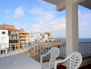 Deluxe Apartment, 3 Bedrooms | Balcony - Apartment With Three Rooms in Lescala (L'Escala)