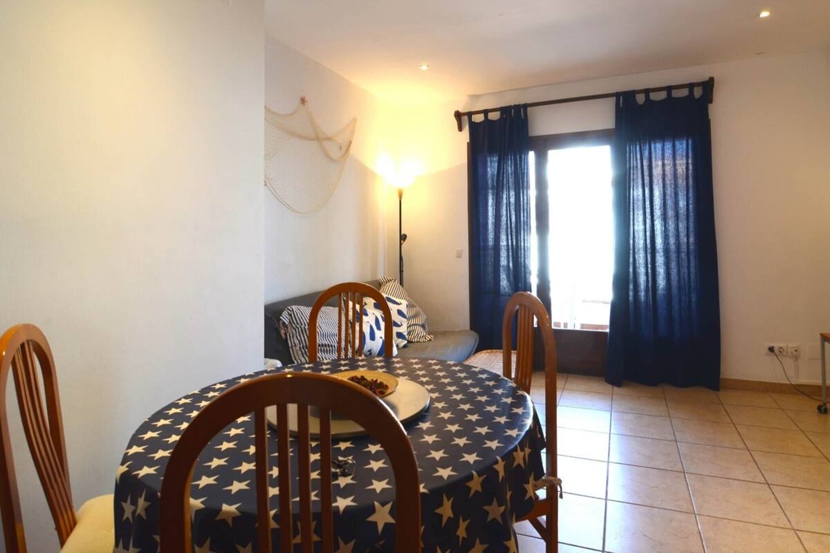 Deluxe Apartment, 3 Bedrooms | Dining